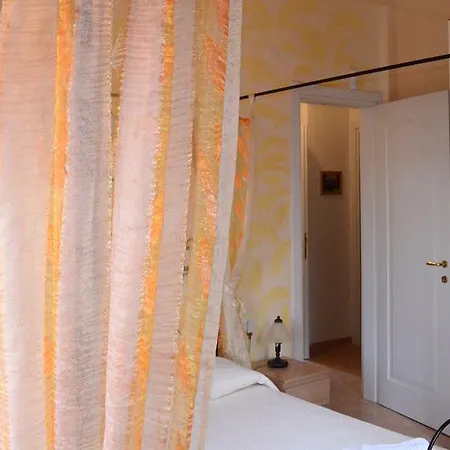 La Casa Delle Rose: Cozy Air-conditioned Retreat La Spezia