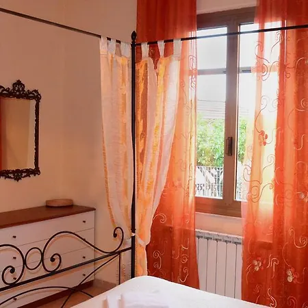 La Casa Delle Rose: Cozy Air-conditioned Retreat La Spezia